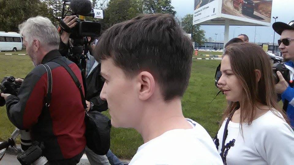 Фото: Савченко в аеропорту "Бориспіль"